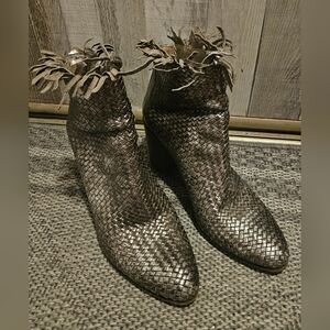 Elegant Strategia Metallic Gold Womens Woven Ankle Boots. EU 40, US 10. Italy